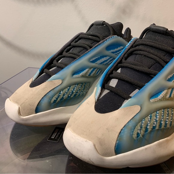 Adidas Yeezy 700 V3 Arzareth - Picture 4 of 6